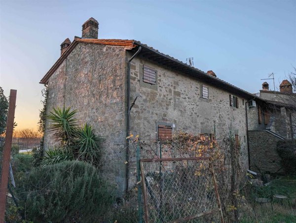 casa indipendente in vendita a Cortona in zona Ossaia