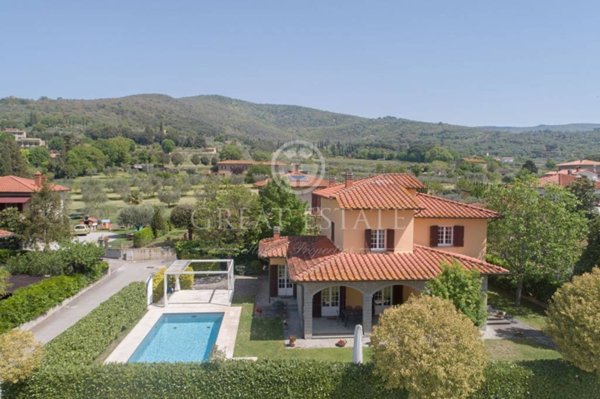 casa indipendente in vendita a Cortona