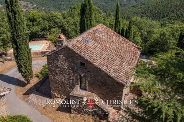 casa indipendente in vendita a Cortona