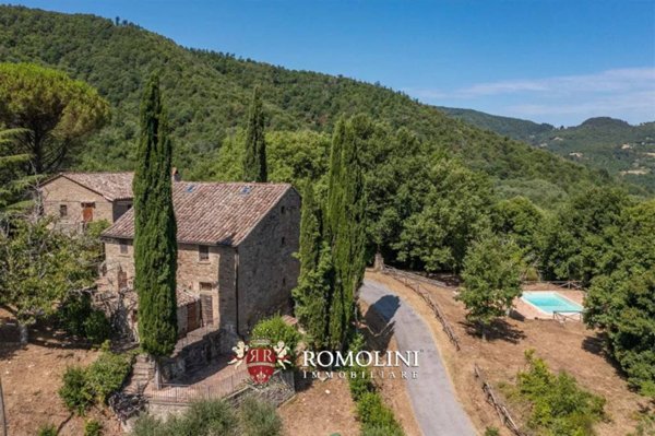 casa indipendente in vendita a Cortona