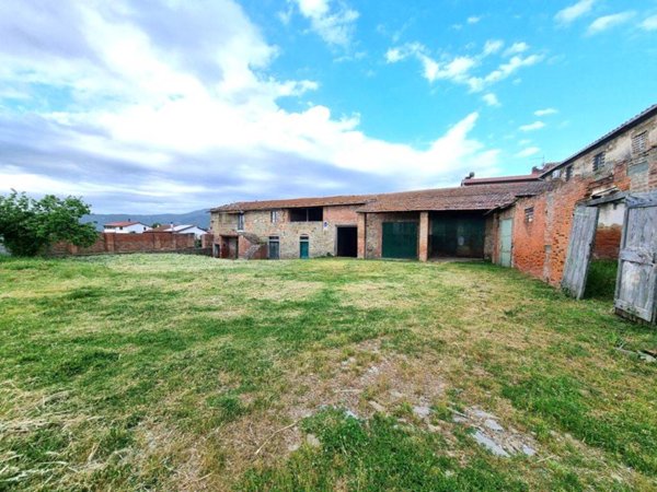 casa indipendente in vendita a Cortona in zona Camucia