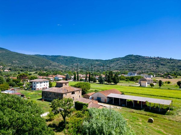 casa indipendente in vendita a Cortona