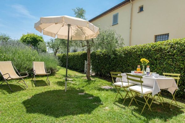 casa indipendente in vendita a Cortona in zona Camucia
