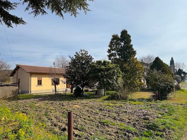 casa indipendente in vendita a Cortona