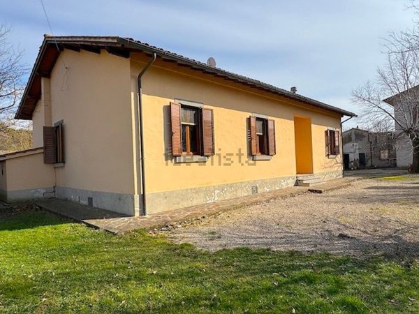 casa indipendente in vendita a Cortona