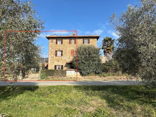 casa indipendente in vendita a Cortona