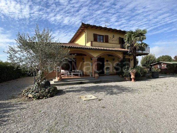 casa indipendente in vendita a Cortona in zona Camucia