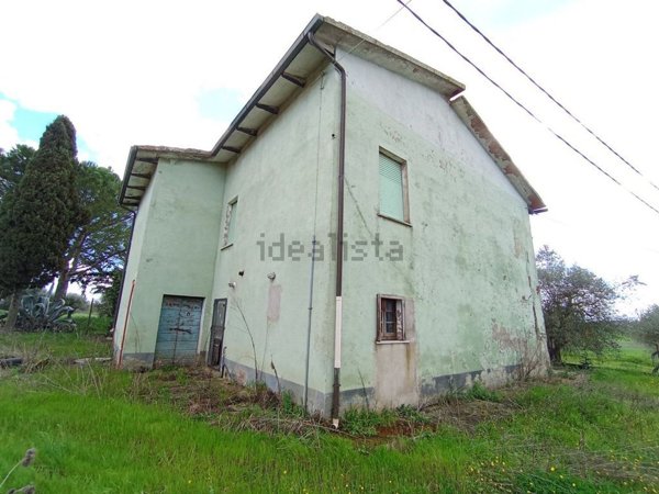 casa indipendente in vendita a Cortona