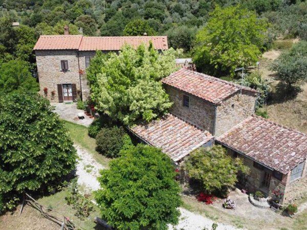casa indipendente in vendita a Cortona in zona Montecchio
