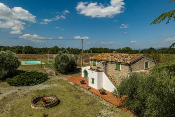 casa indipendente in vendita a Cortona