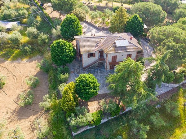 casa indipendente in vendita a Cortona