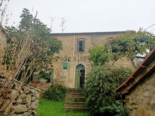 pentavano in vendita a Cortona in zona Pergo