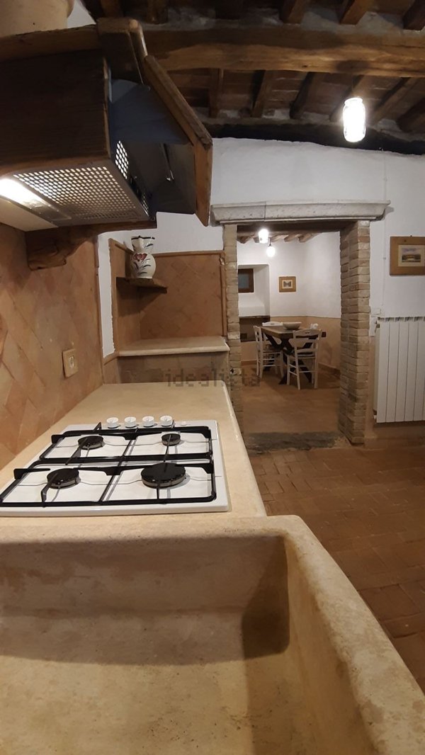 casa indipendente in vendita a Cortona