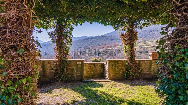 casa indipendente in vendita a Cortona