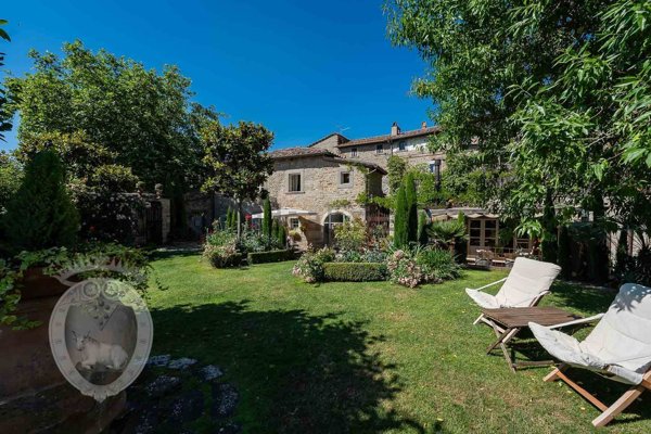 casa indipendente in vendita a Cortona