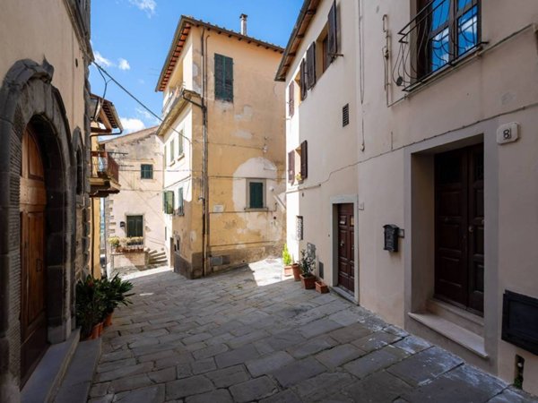 casa indipendente in vendita a Cortona