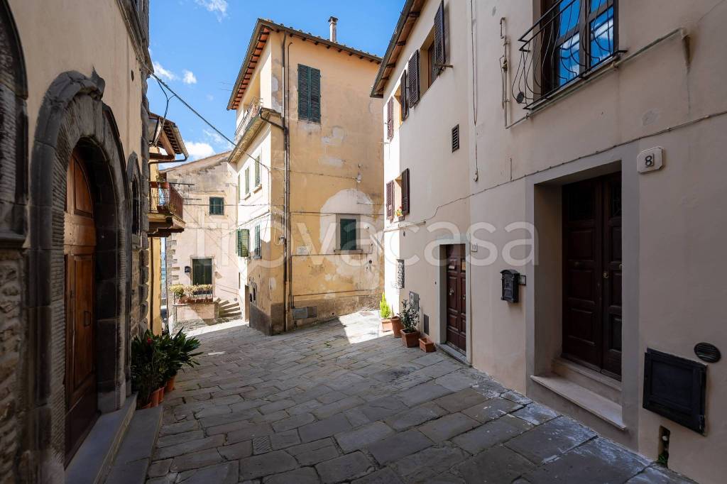 casa indipendente in vendita a Cortona