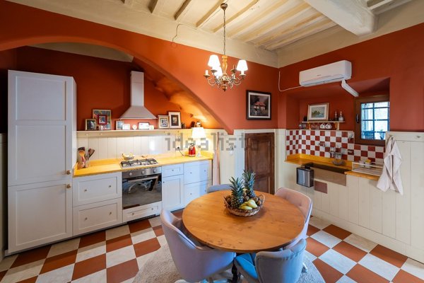 casa indipendente in vendita a Cortona in zona Ossaia