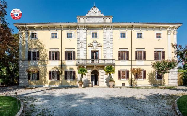 casa indipendente in vendita a Cortona