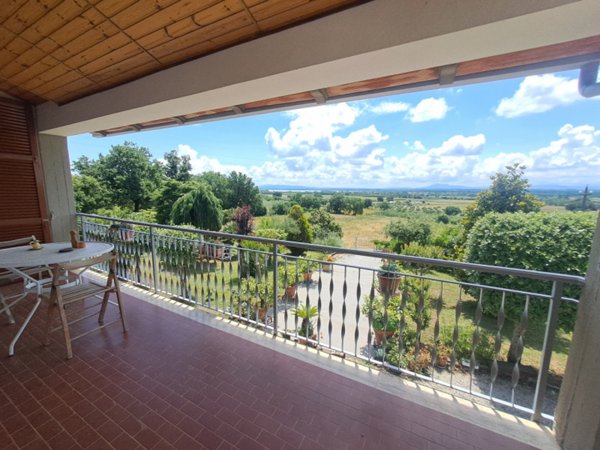 casa indipendente in vendita a Cortona