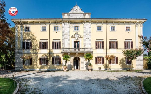 casa indipendente in vendita a Cortona