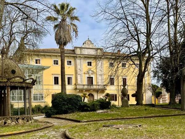 casa indipendente in vendita a Cortona