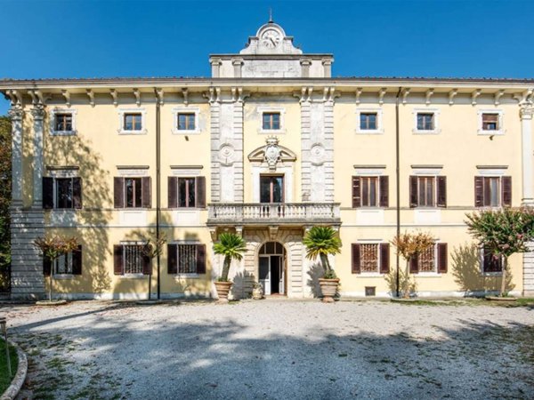 casa indipendente in vendita a Cortona