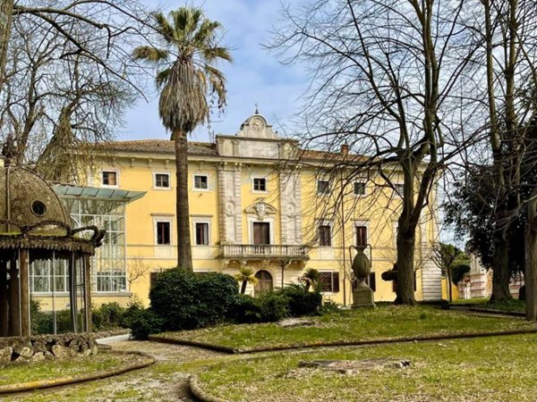 casa indipendente in vendita a Cortona
