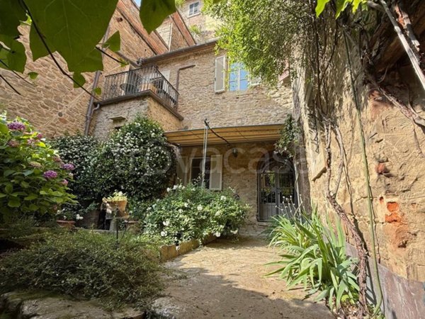 casa indipendente in vendita a Cortona