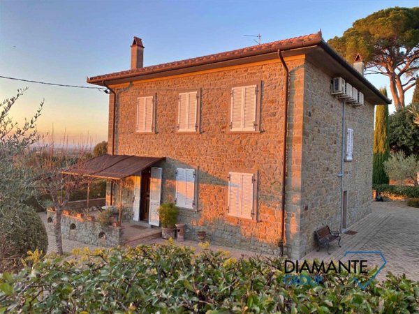 casa indipendente in vendita a Cortona in zona Casale