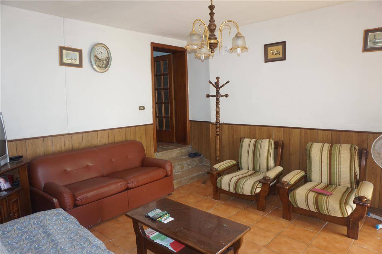 intera palazzina in vendita a Cortona