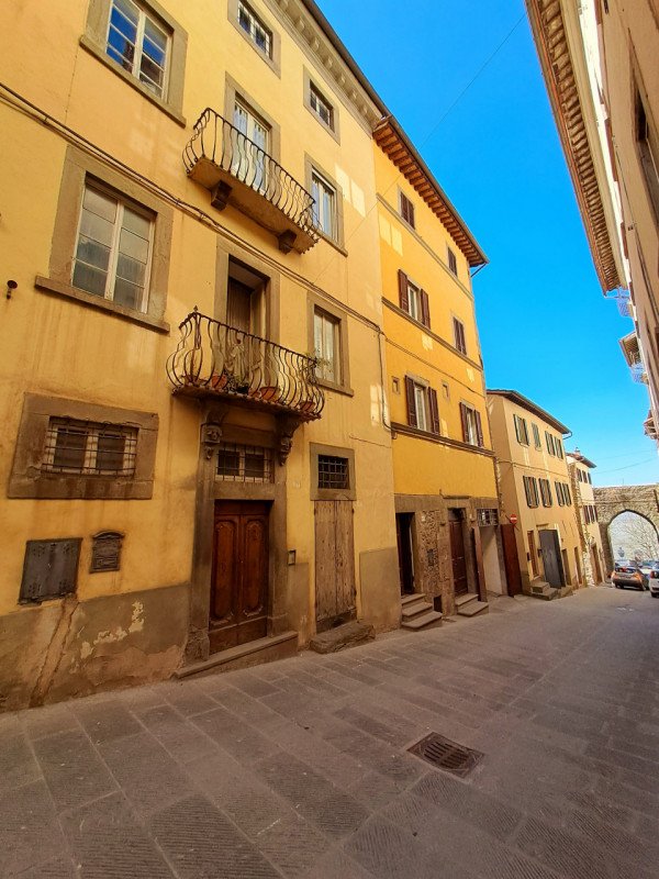 casa indipendente in vendita a Cortona