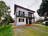 casa indipendente in vendita a Cortona in zona Camucia