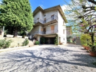 casa indipendente in vendita a Cortona in zona Camucia