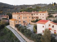 casa indipendente in vendita a Cortona