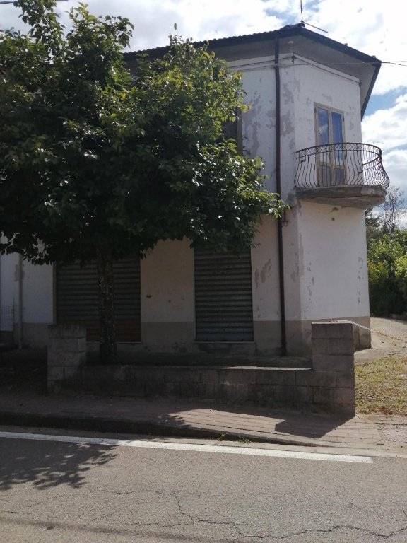 casa indipendente in vendita a Cortona in zona Montecchio