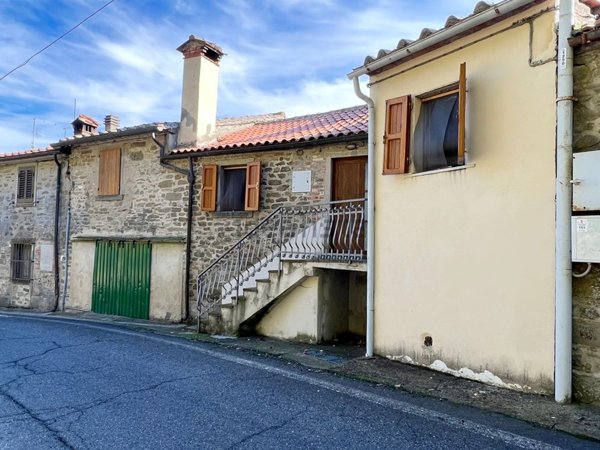 casa indipendente in vendita a Cortona in zona Portole