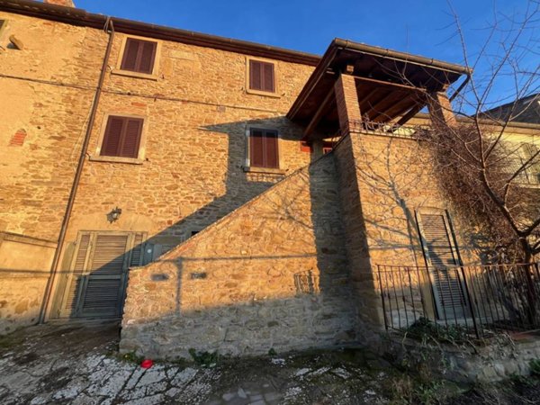casa indipendente in vendita a Cortona in zona Terontola