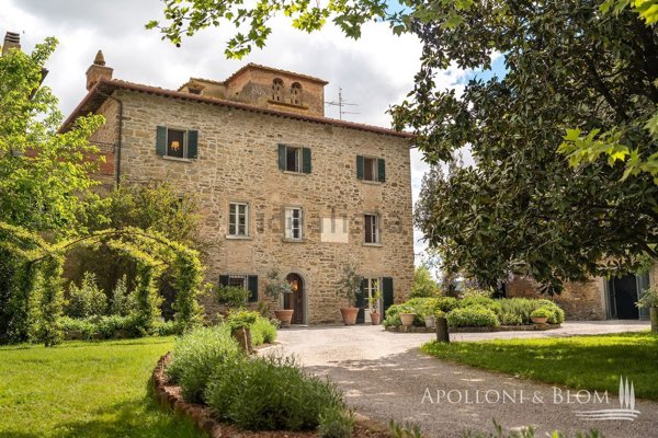 casa indipendente in vendita a Cortona