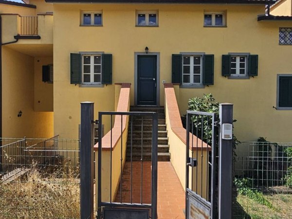 casa indipendente in vendita a Cortona in zona Camucia