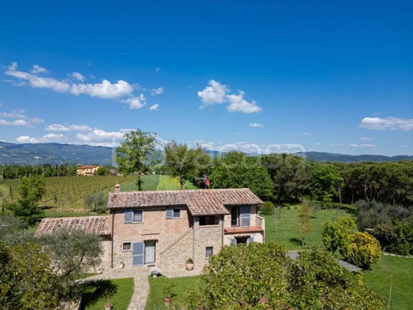 casa indipendente in vendita a Cortona