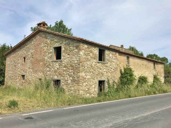 locale di sgombero in vendita a Cortona in zona Casale