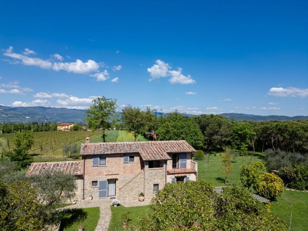 casa indipendente in vendita a Cortona