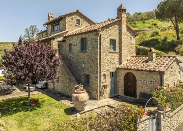 casa indipendente in vendita a Cortona in zona Ossaia