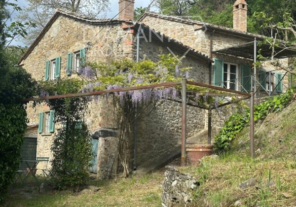 casa indipendente in vendita a Cortona in zona Montanare