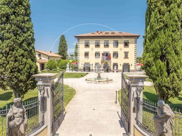 casa indipendente in vendita a Cortona