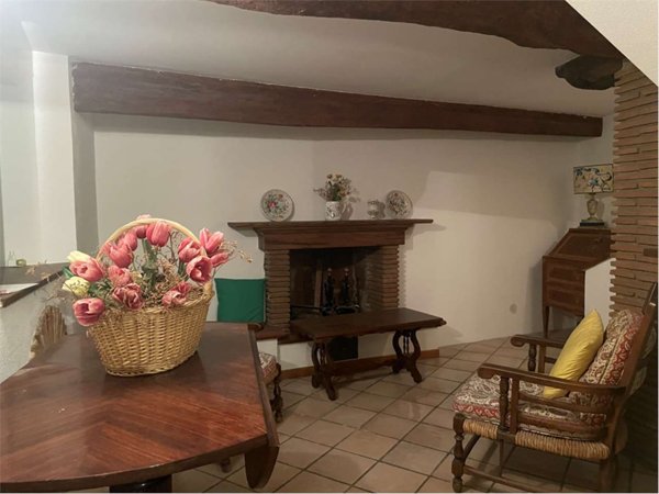 casa indipendente in vendita a Cortona in zona Camucia
