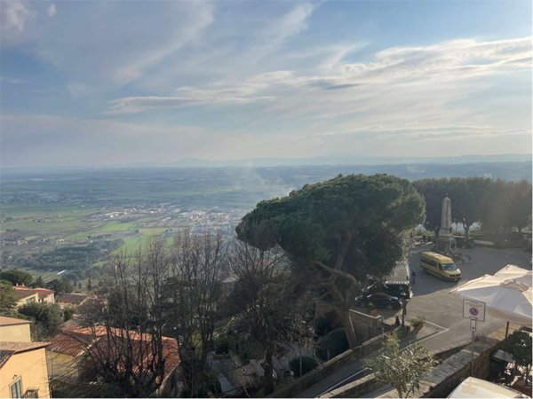 casa indipendente in vendita a Cortona in zona Camucia