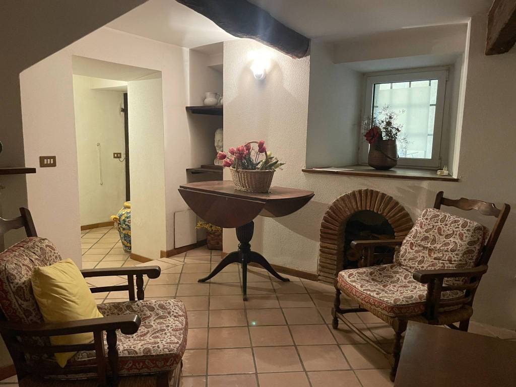 casa indipendente in vendita a Cortona in zona Camucia