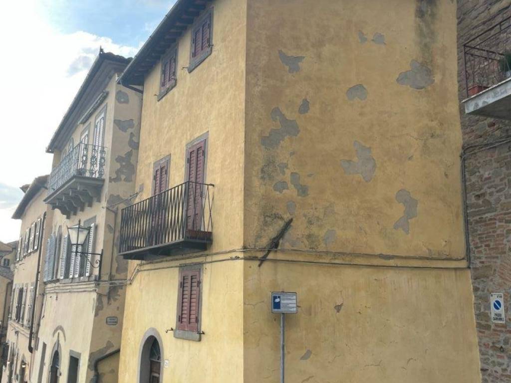 casa indipendente in vendita a Cortona in zona Camucia